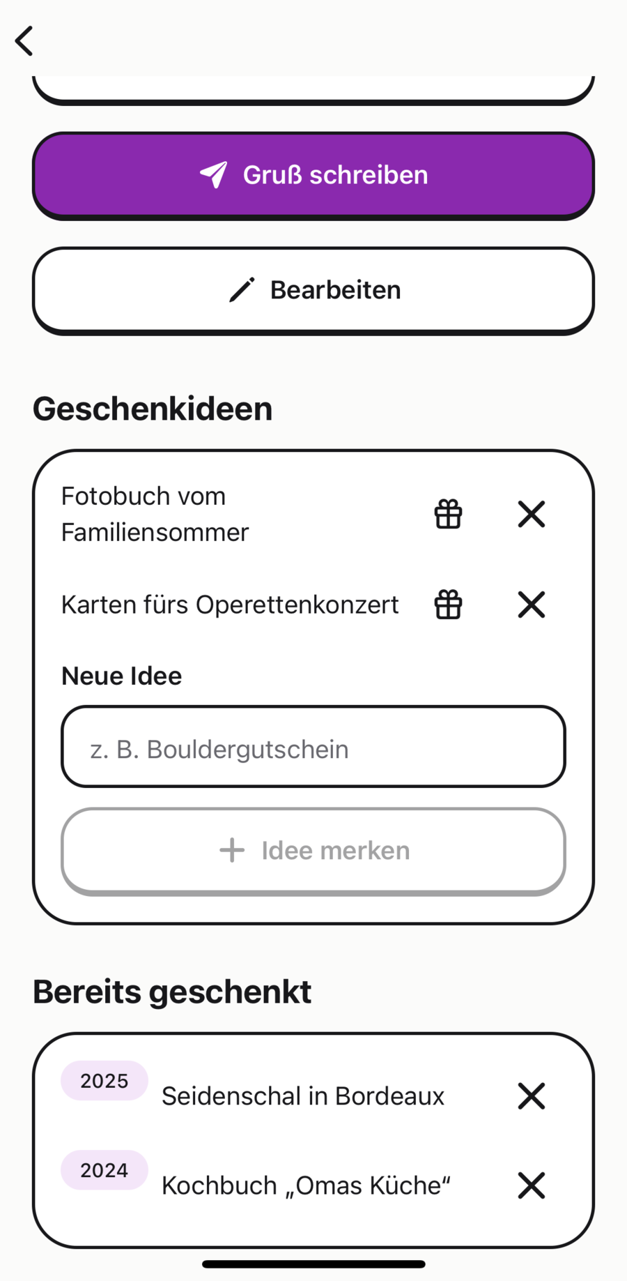 Anlass Oma Hilde mit den Geschenkideen „Fotobuch vom Familiensommer“ und „Karten fürs Operettenkonzert“, darunter „Bereits geschenkt“: 2025 Seidenschal in Bordeaux, 2024 Kochbuch „Omas Küche“.